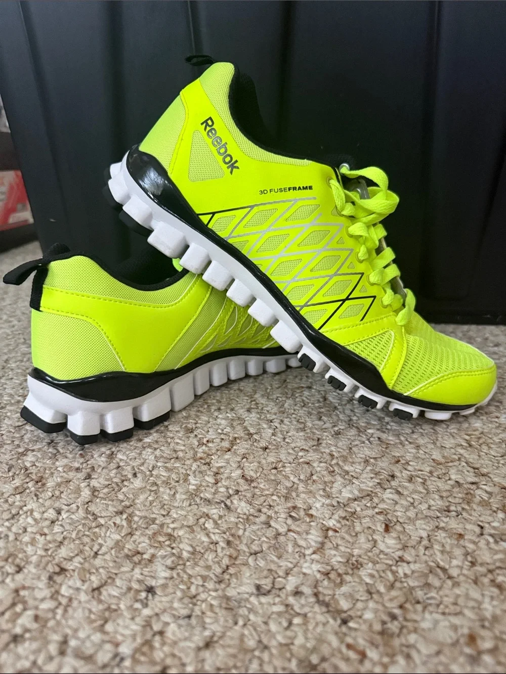 Reebok Men’s Neon Yellow Athletic Running Shoes Size 8